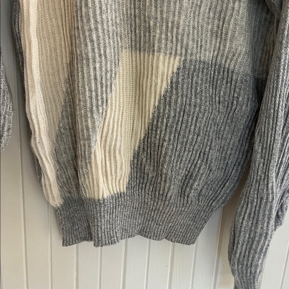 Vintage Elysee Beverly Hills Gray and Cream Crewneck Sweater- made in France. - Picture 5 of 7